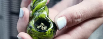 How To Smoke A Bowl: 3 Easy Steps